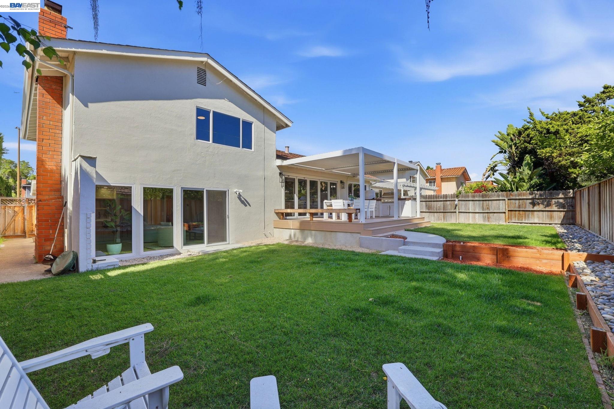 338 Avenida Nogales