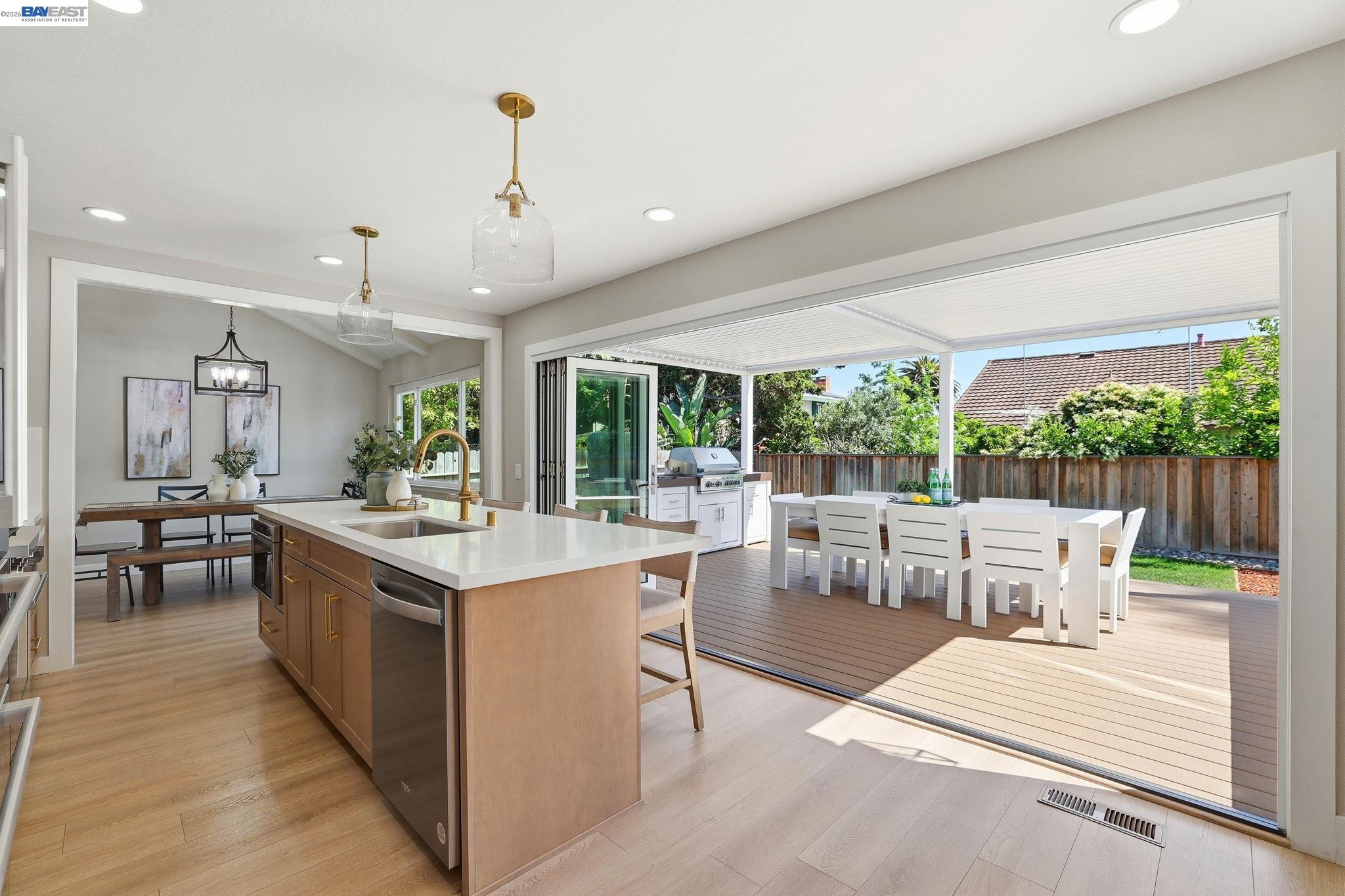 338 Avenida Nogales