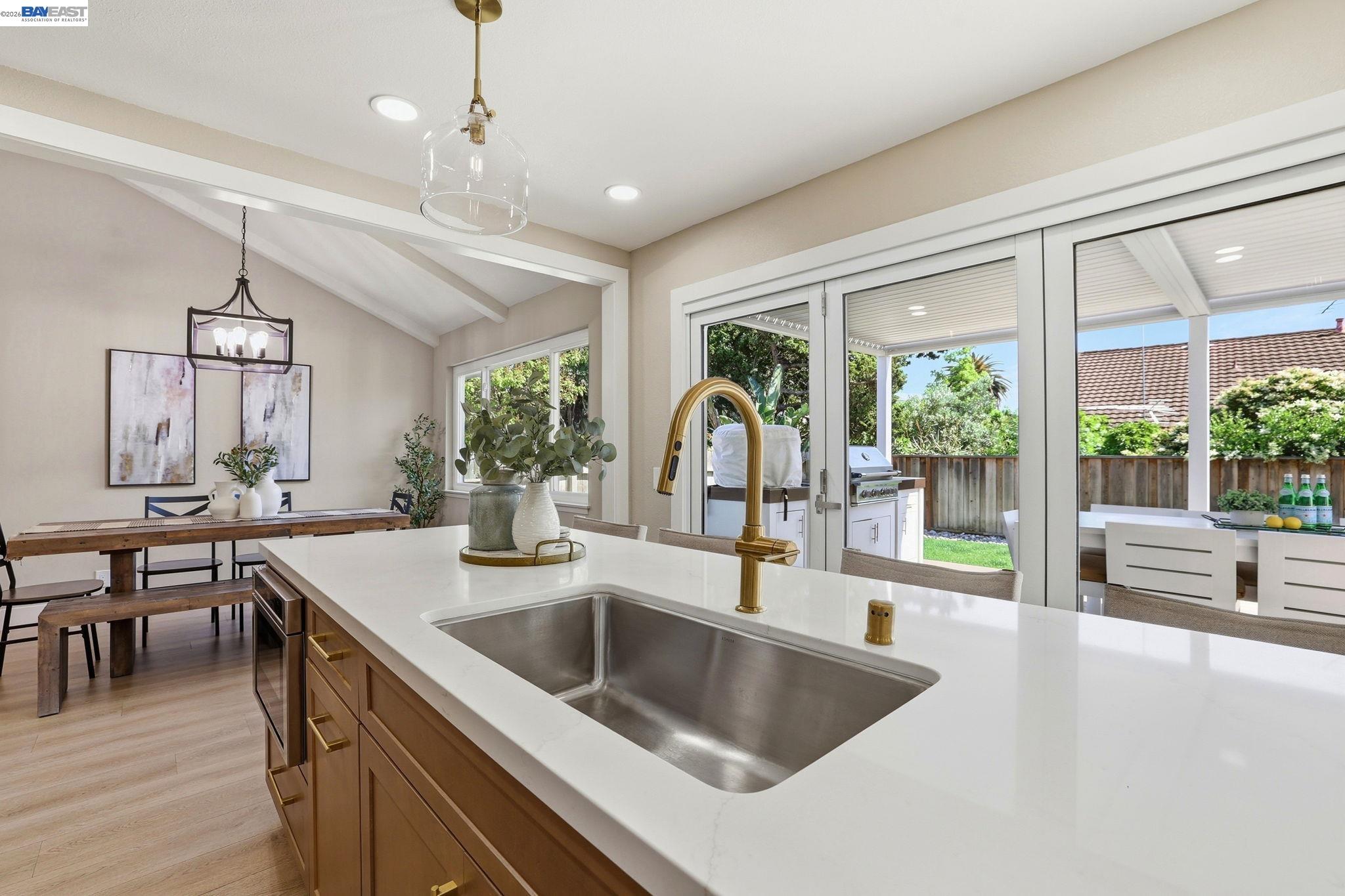 338 Avenida Nogales