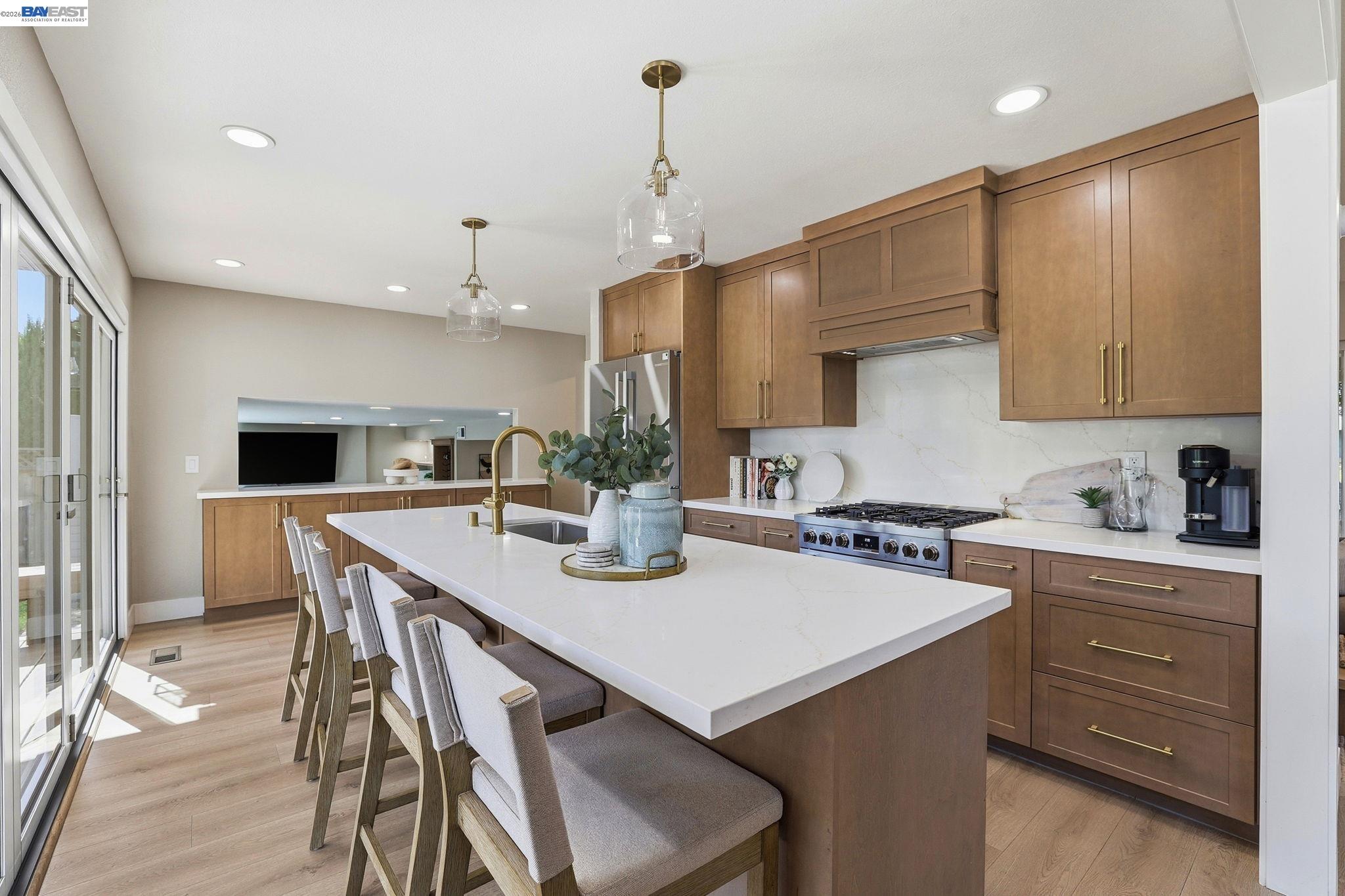 338 Avenida Nogales
