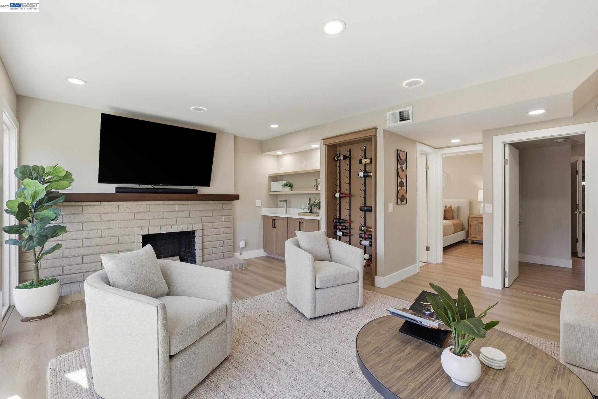 338 Avenida Nogales