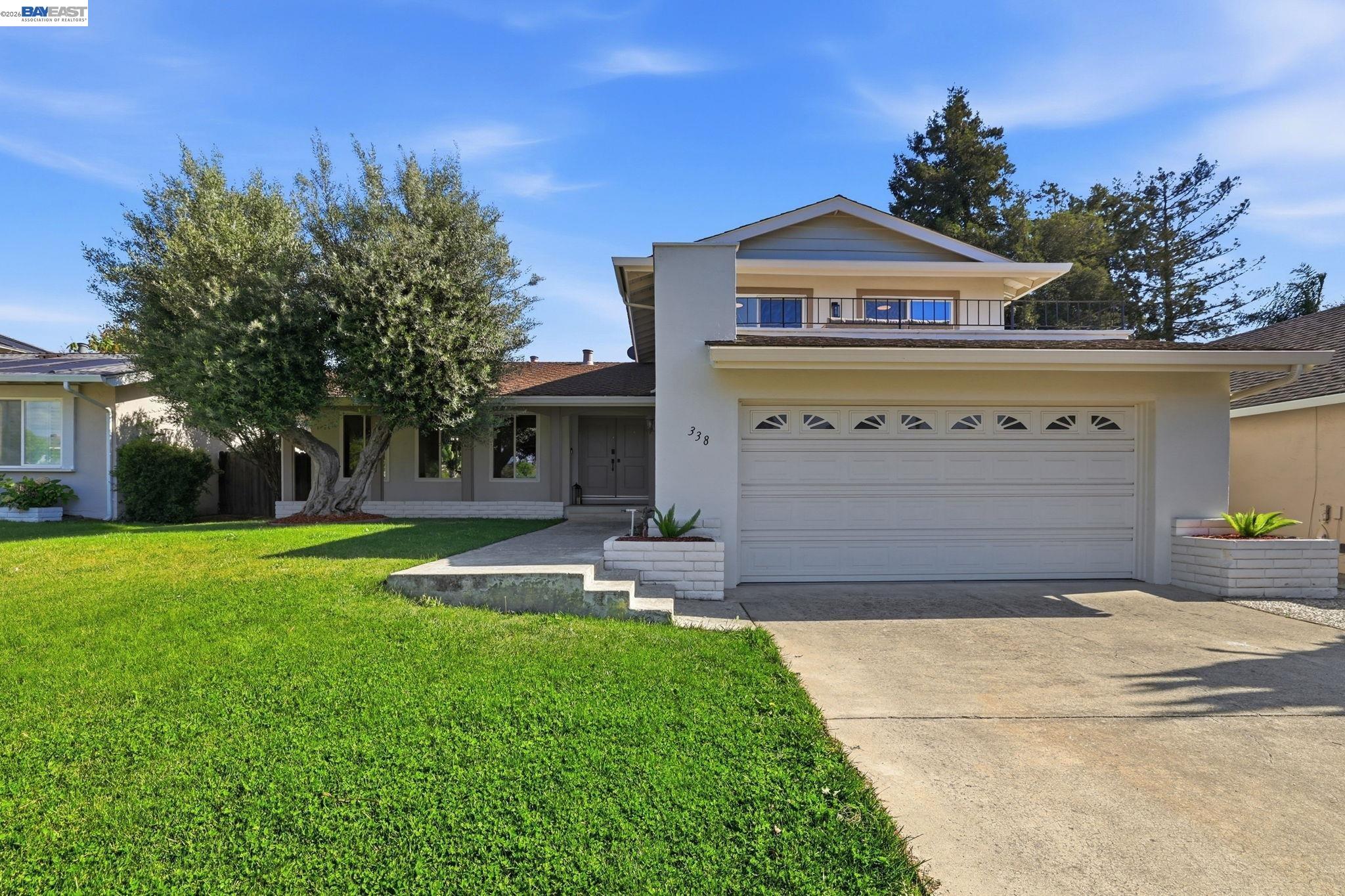 338 Avenida Nogales