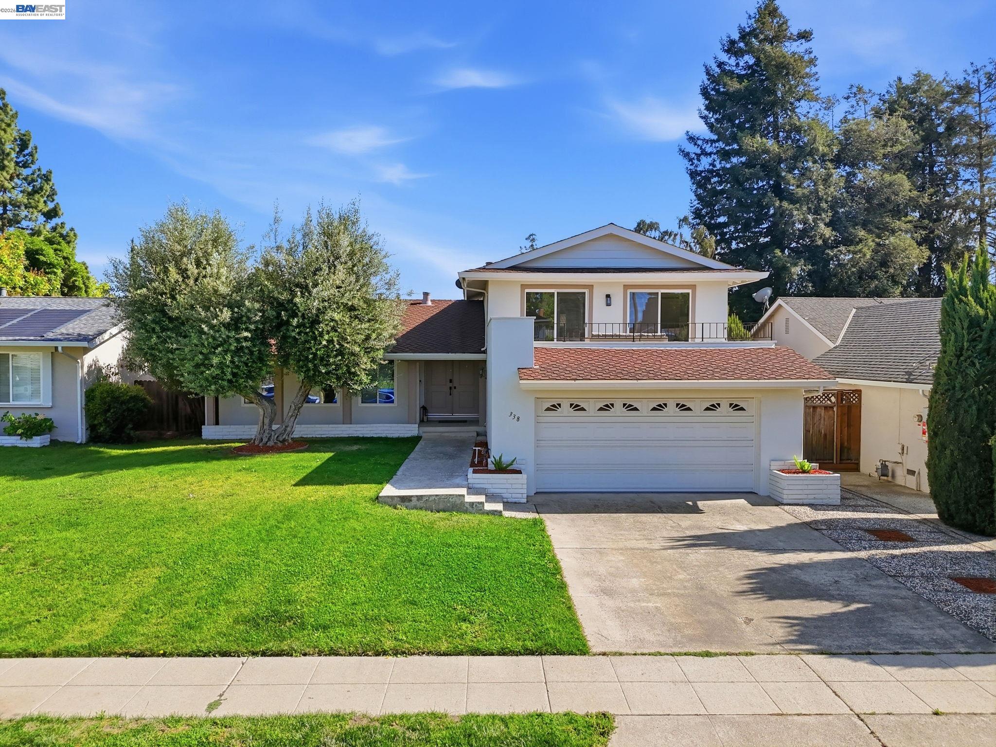338 Avenida Nogales