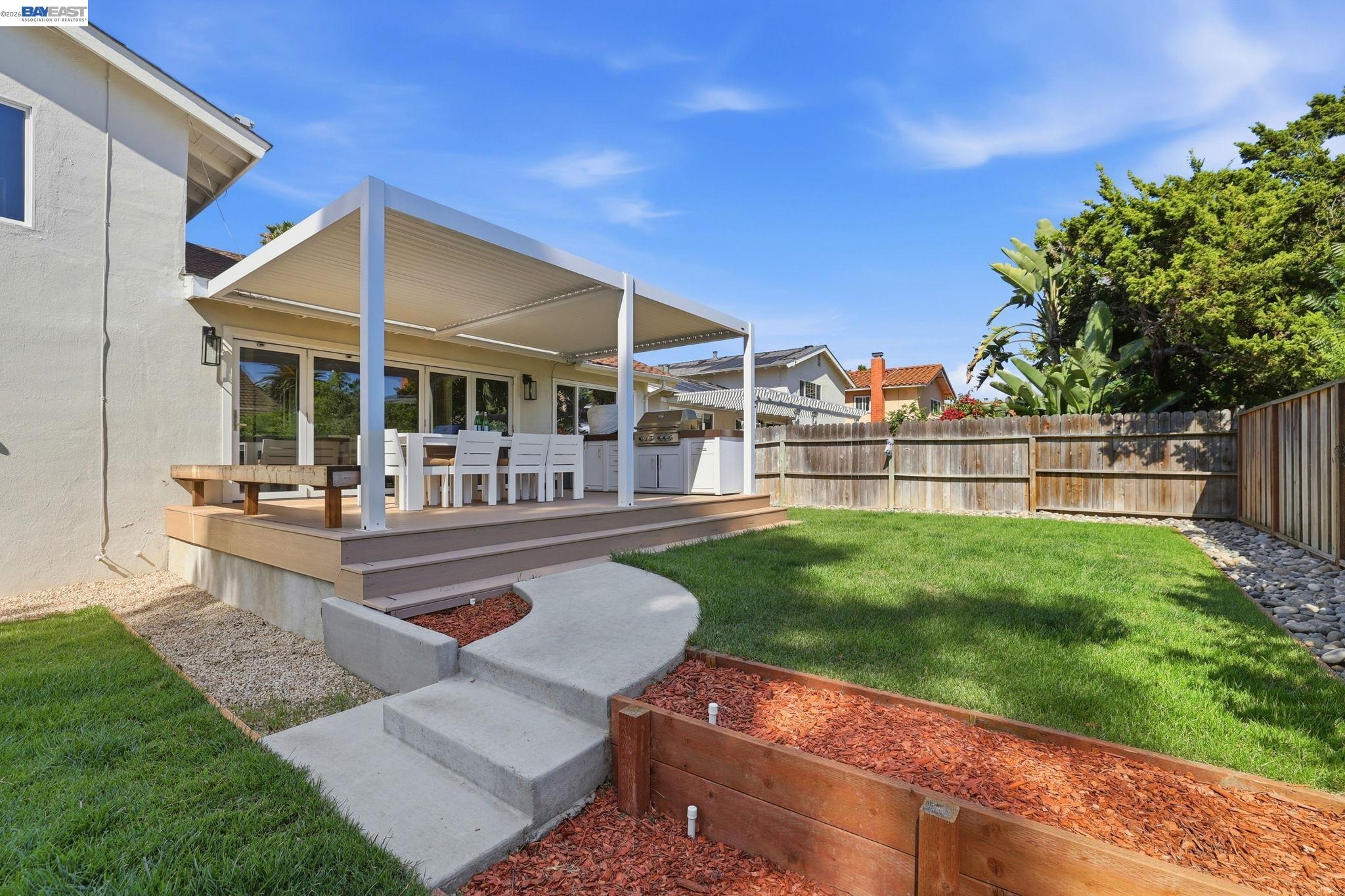 338 Avenida Nogales