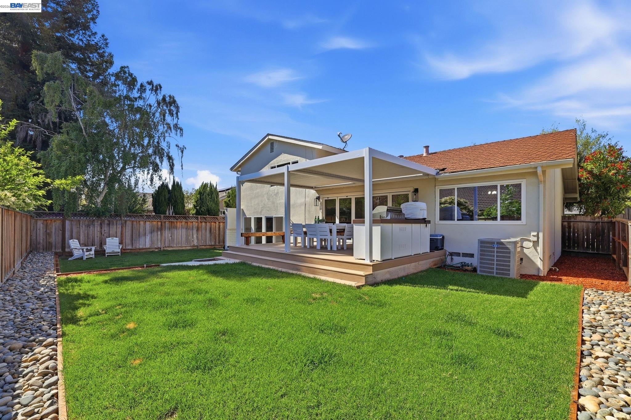 338 Avenida Nogales