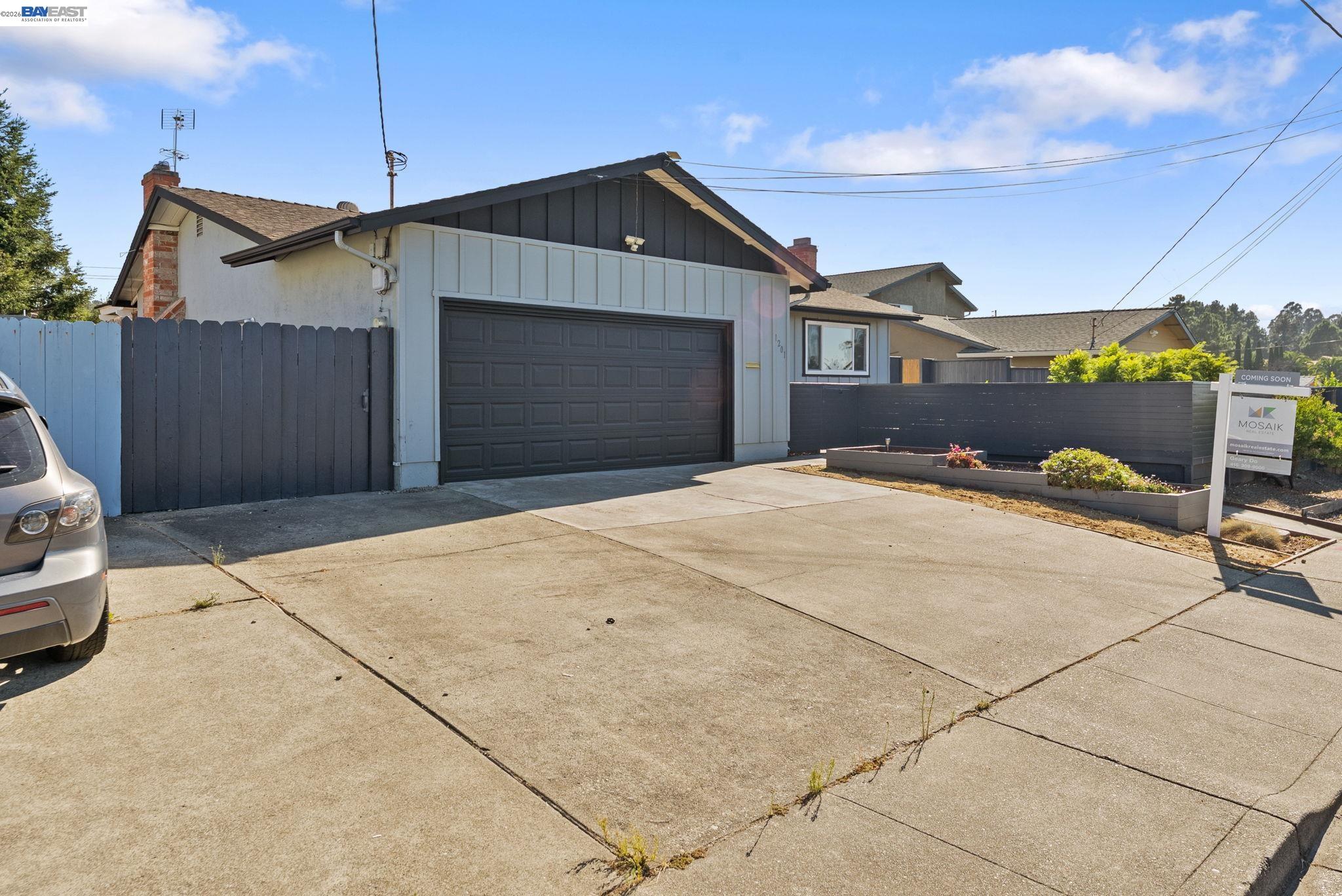 1201 Belfair Dr