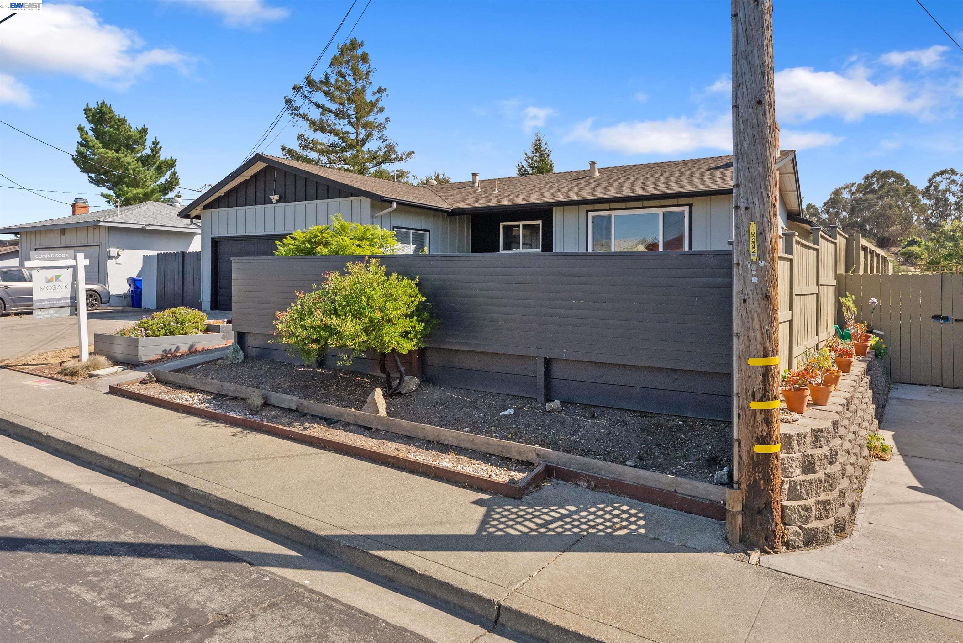 1201 Belfair Dr