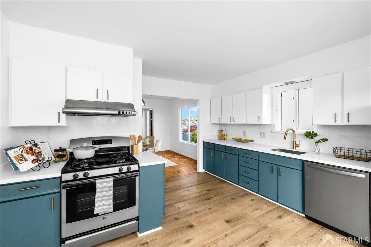 387 Lakeshore Drive