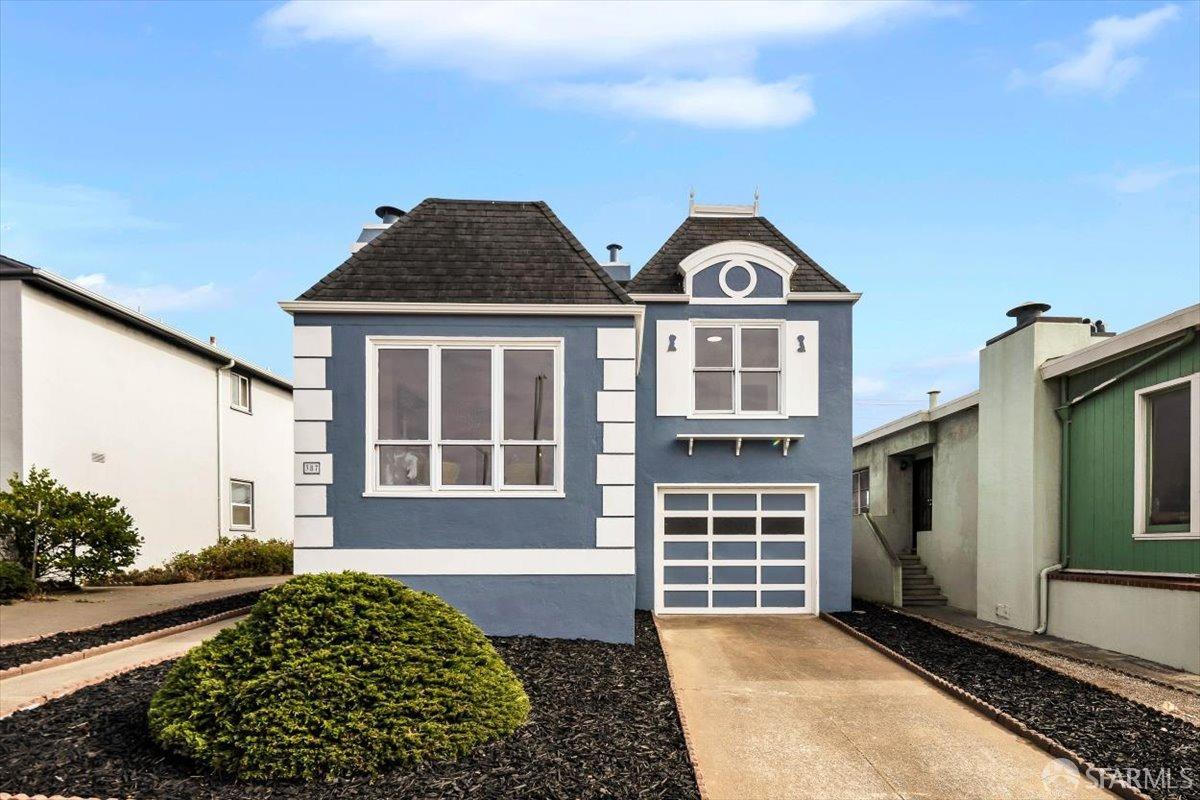 387 Lakeshore Drive