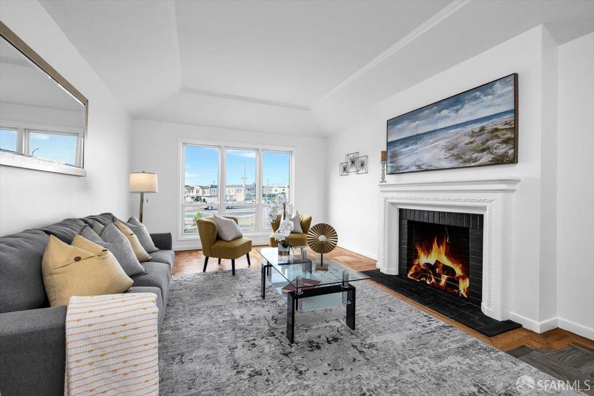 387 Lakeshore Drive