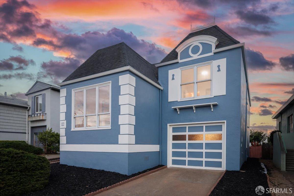 387 Lakeshore Drive