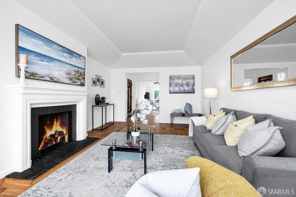 387 Lakeshore Drive
