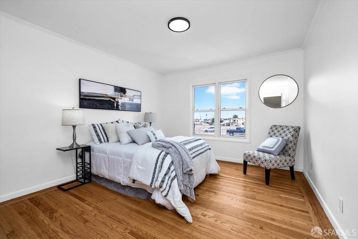 387 Lakeshore Drive