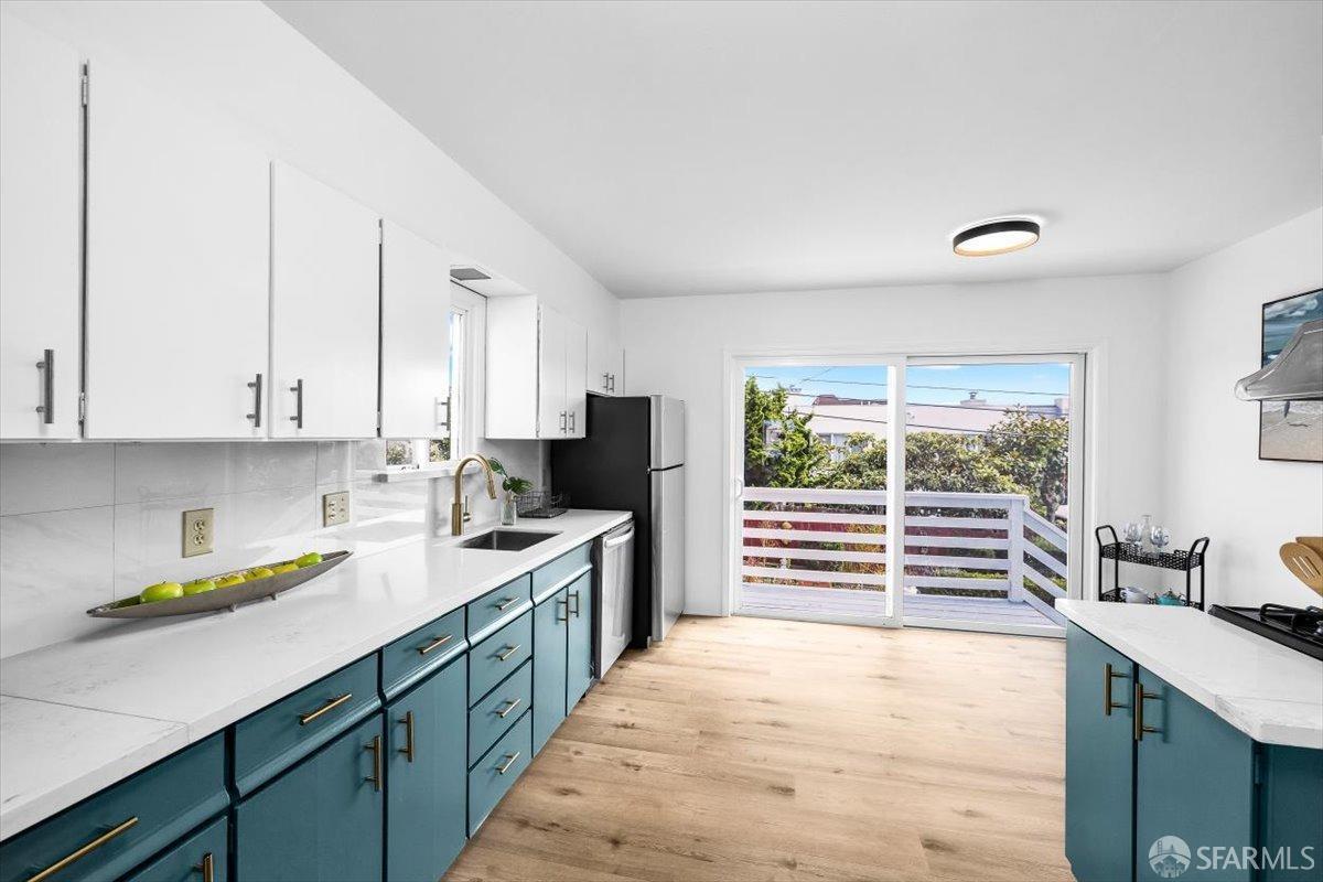 387 Lakeshore Drive
