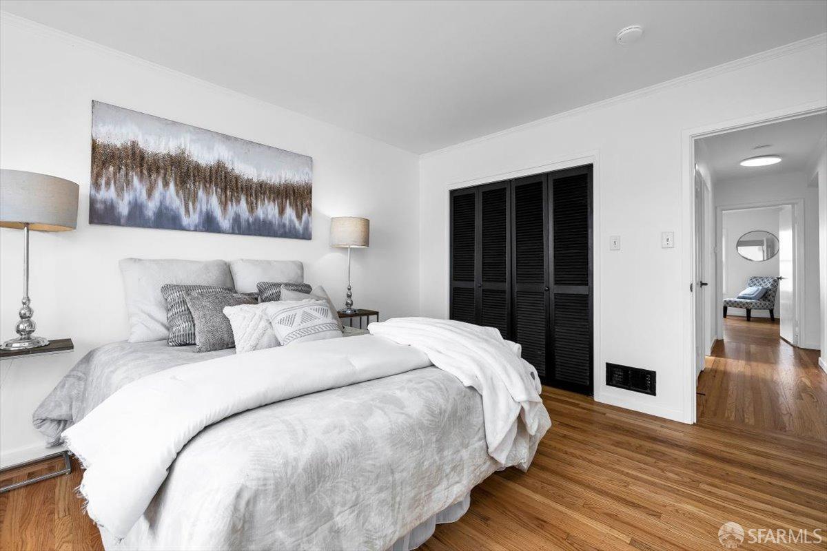 387 Lakeshore Drive