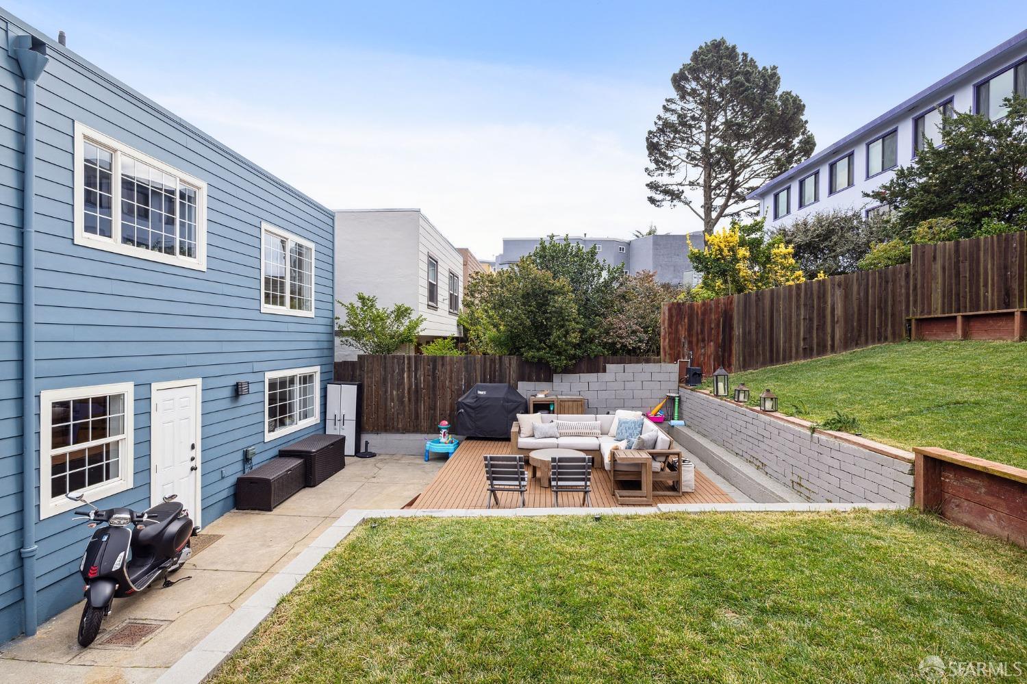 320 Woodside Avenue
