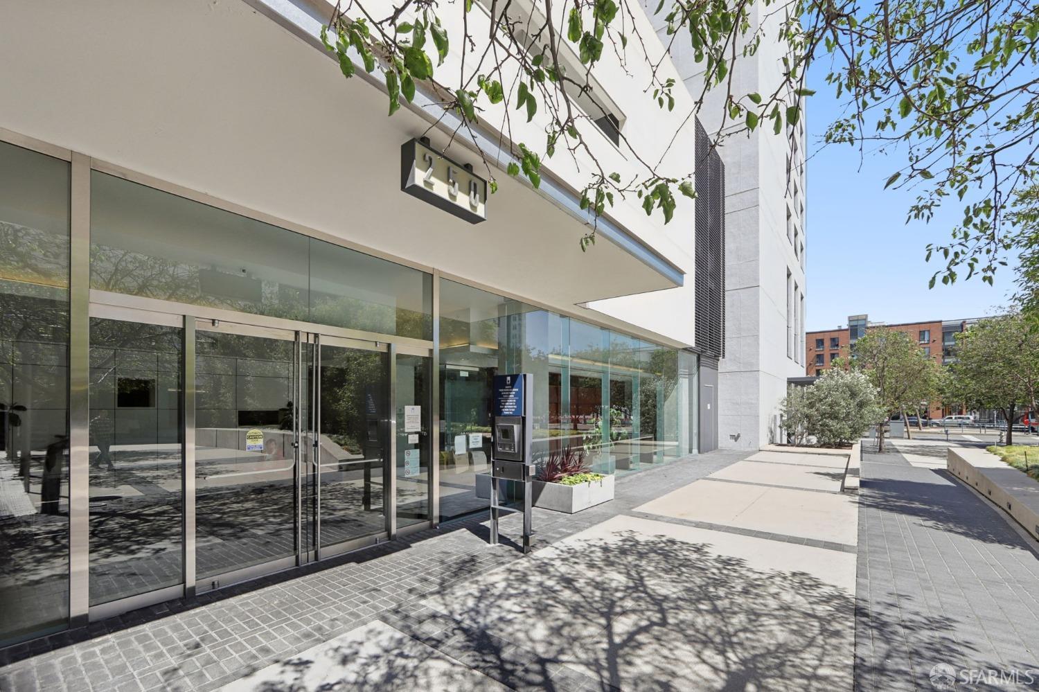 250 King Street # 1612