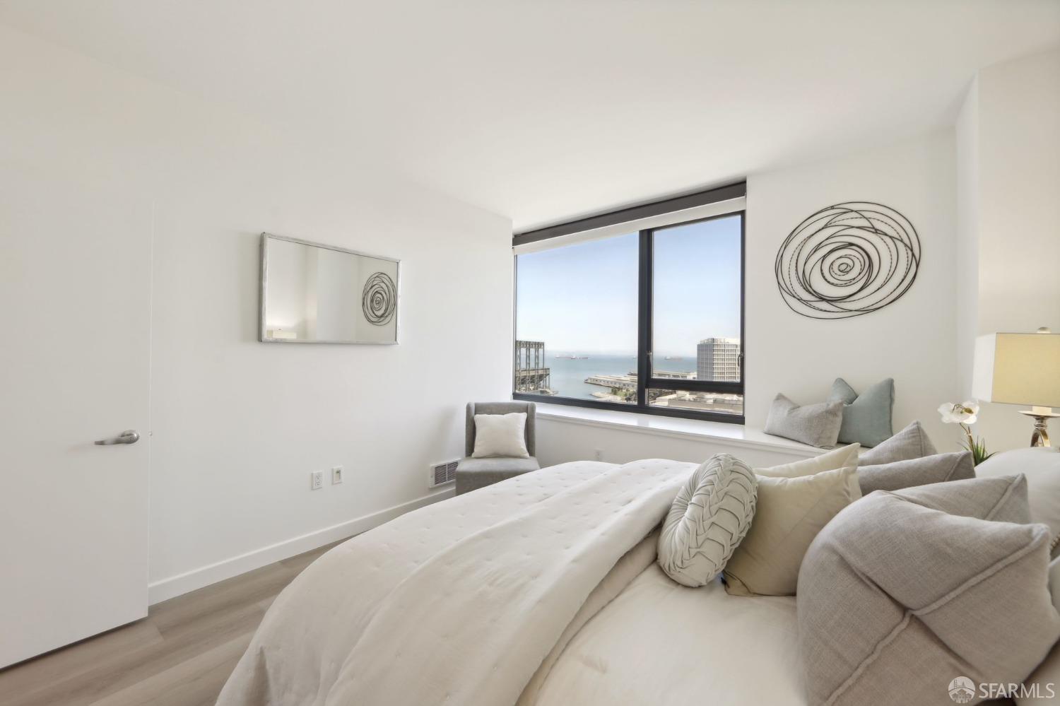 250 King Street # 1612