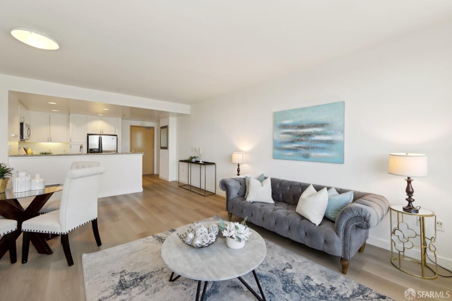 250 King Street # 1612