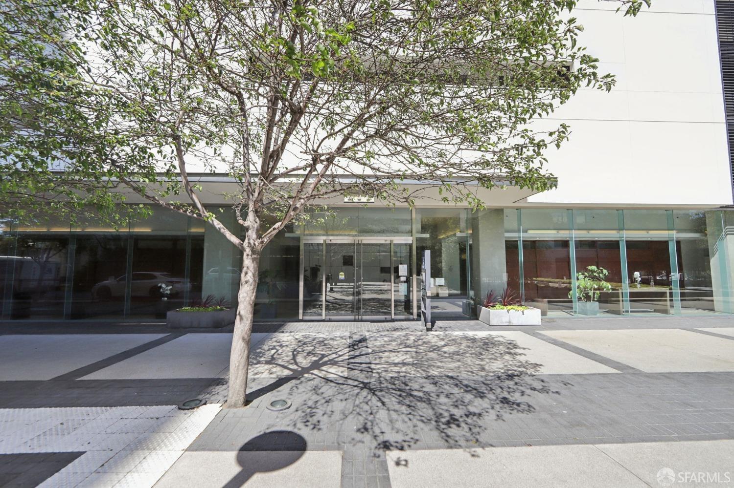 250 King Street # 1612