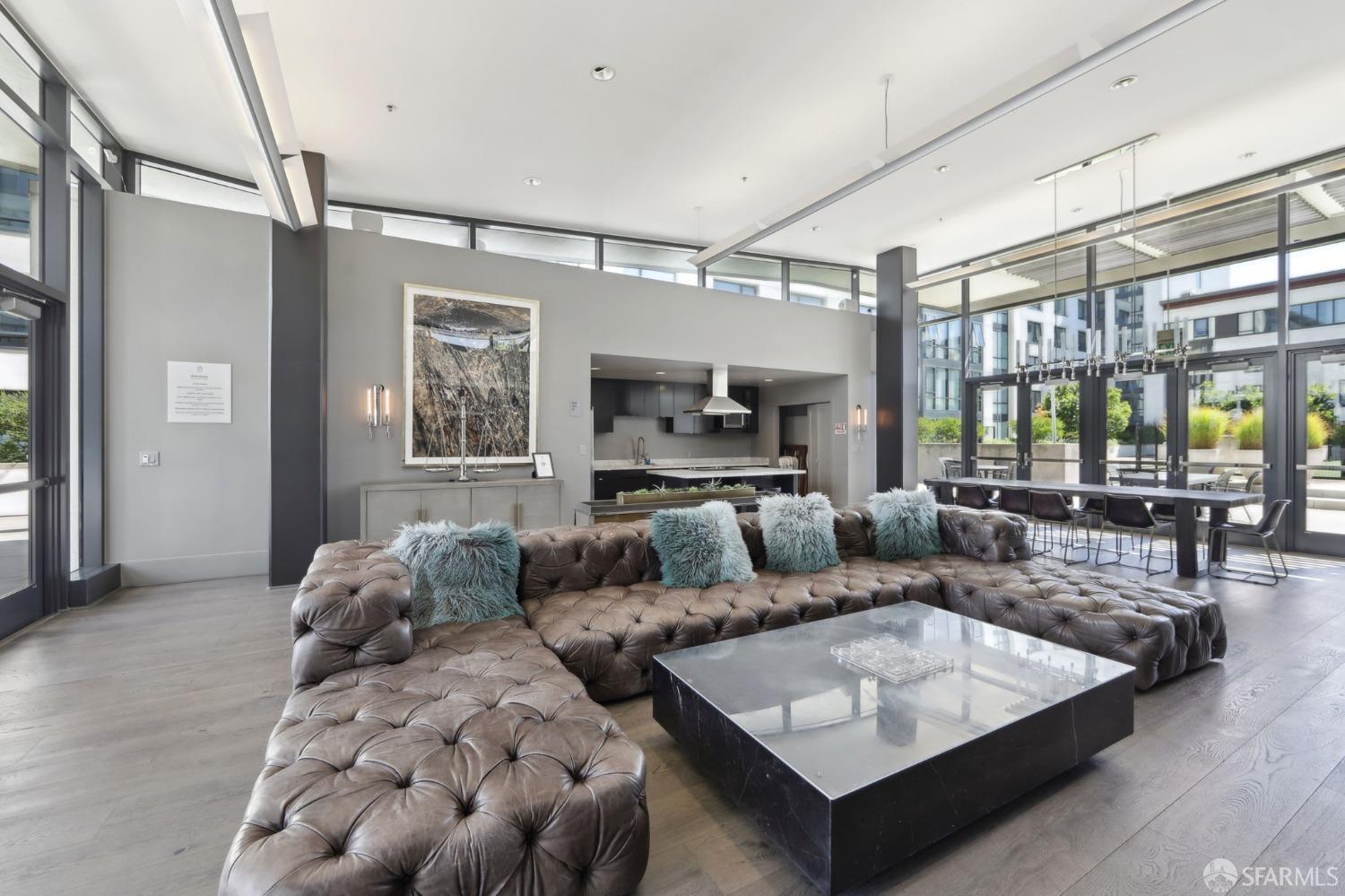 250 King Street # 1612