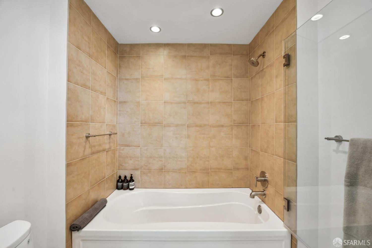 425 1st Street # 4404