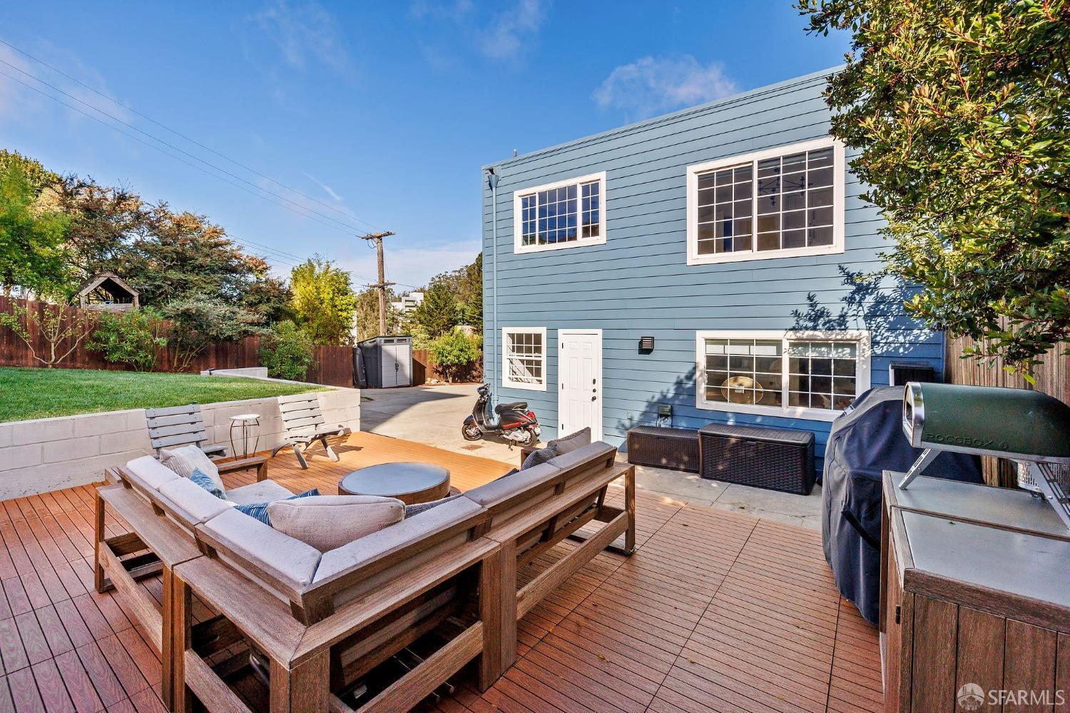 320 Woodside Avenue