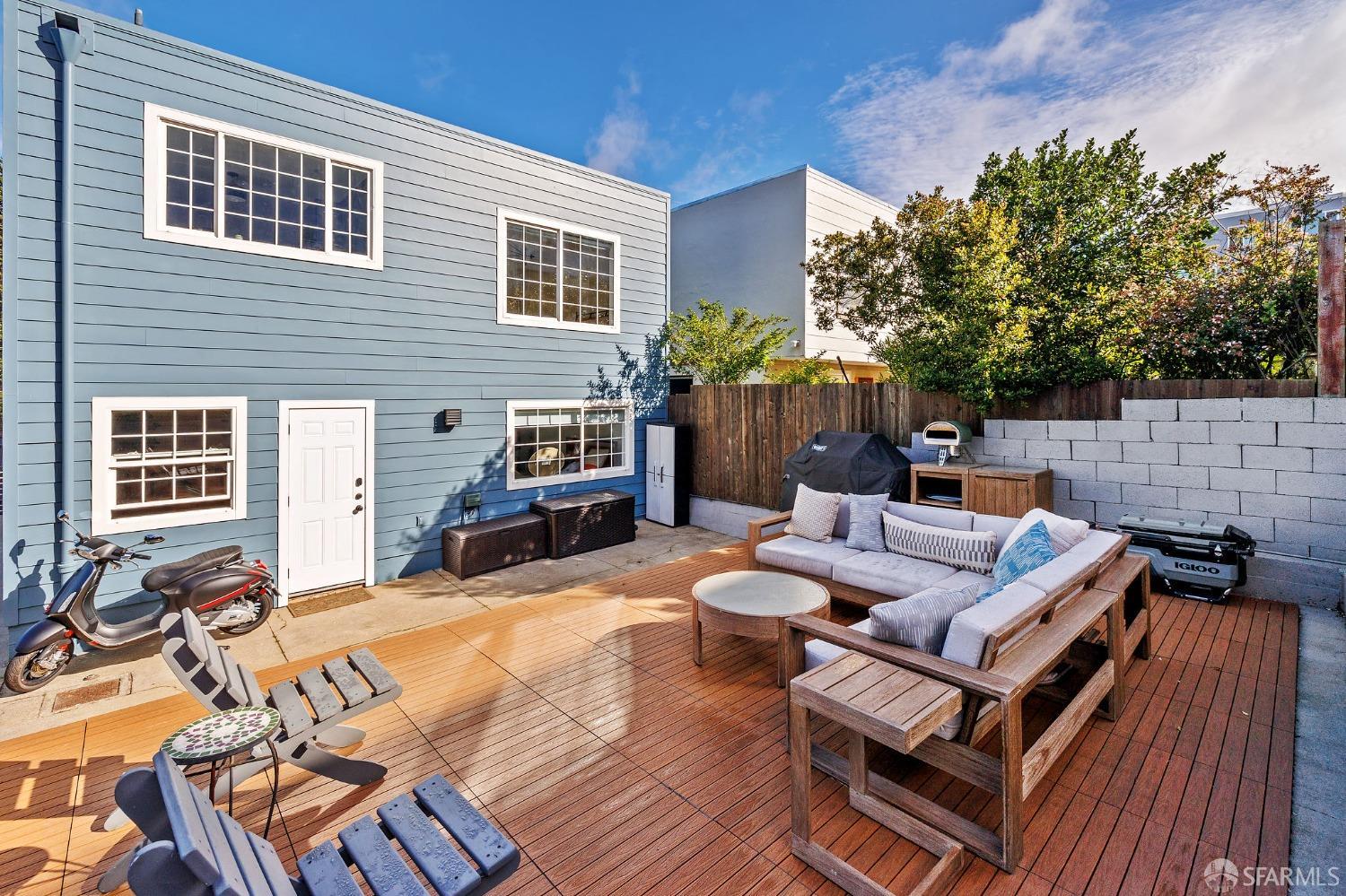 320 Woodside Avenue