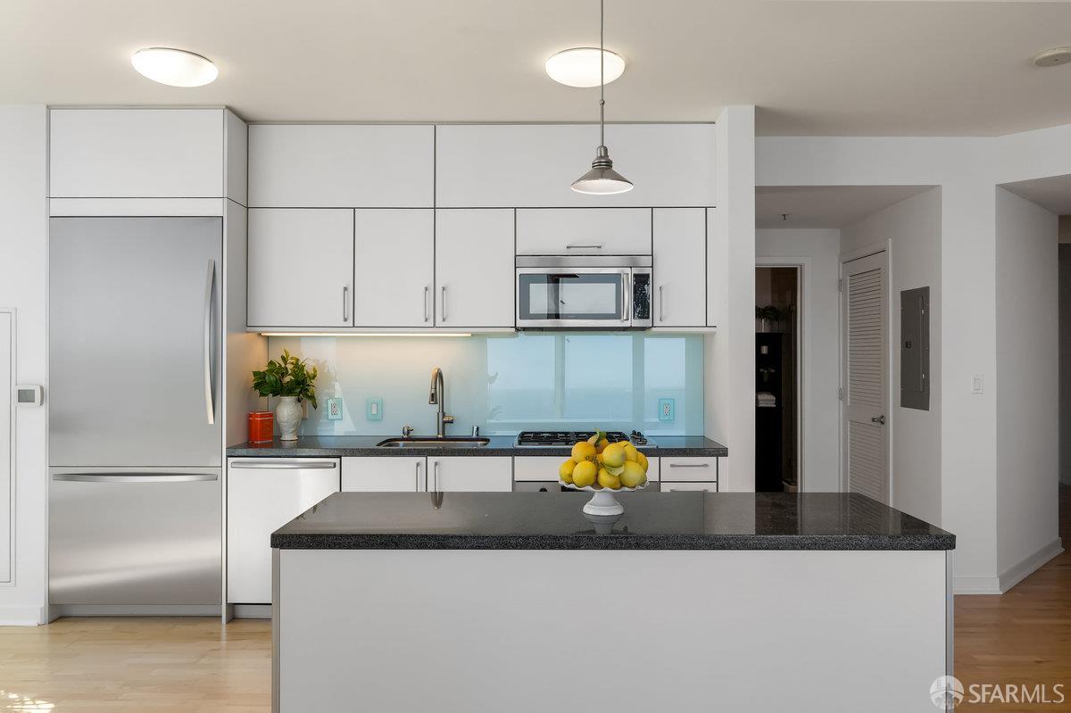 301 Main Street # 24F