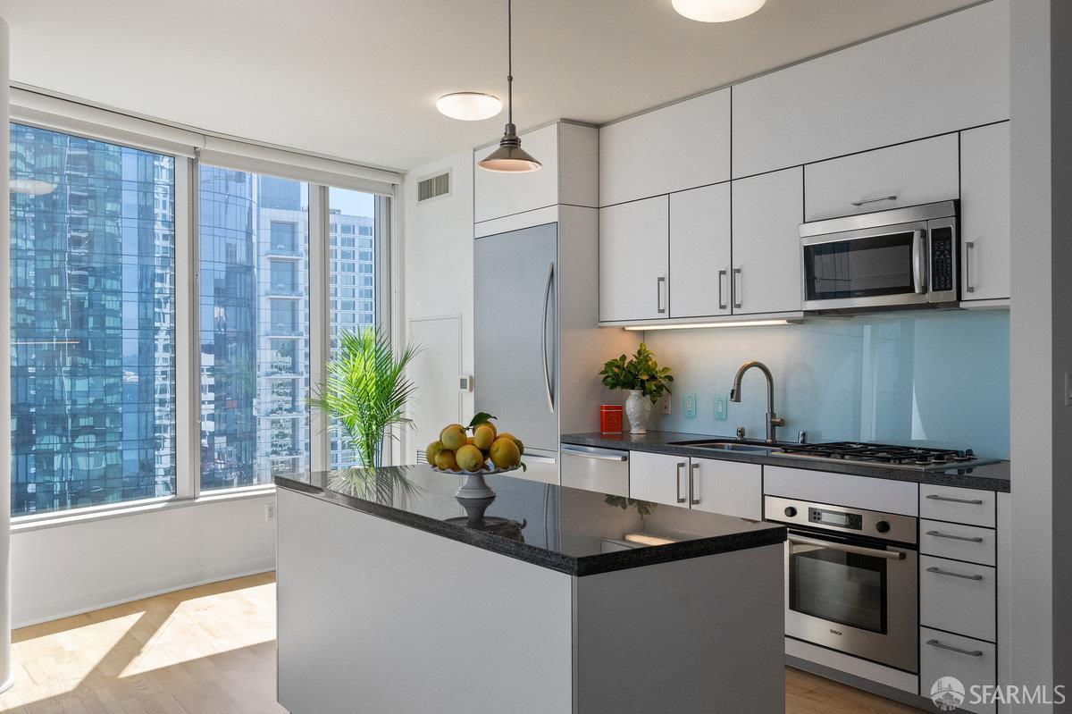 301 Main Street # 24F