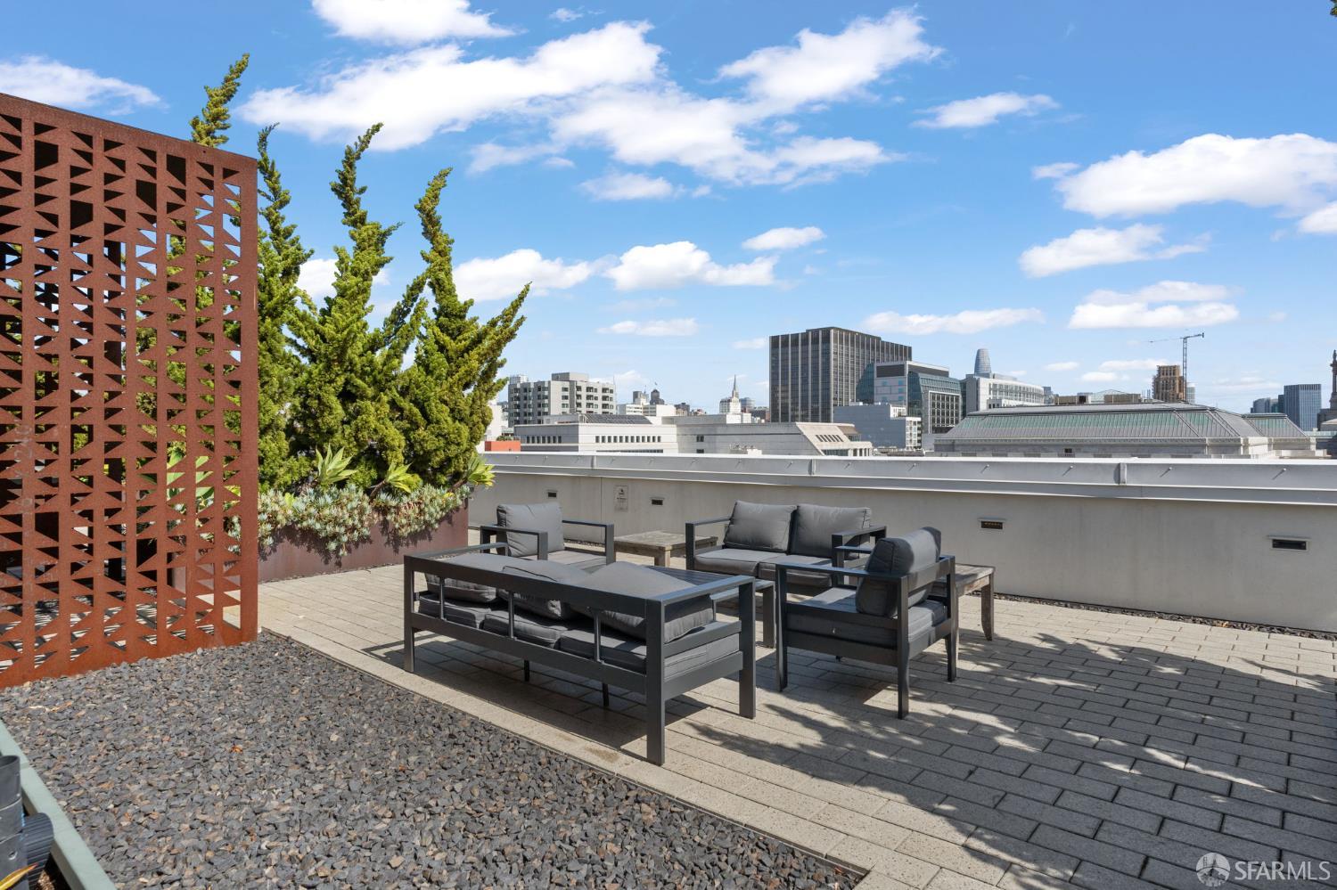 388 Fulton Street # 208