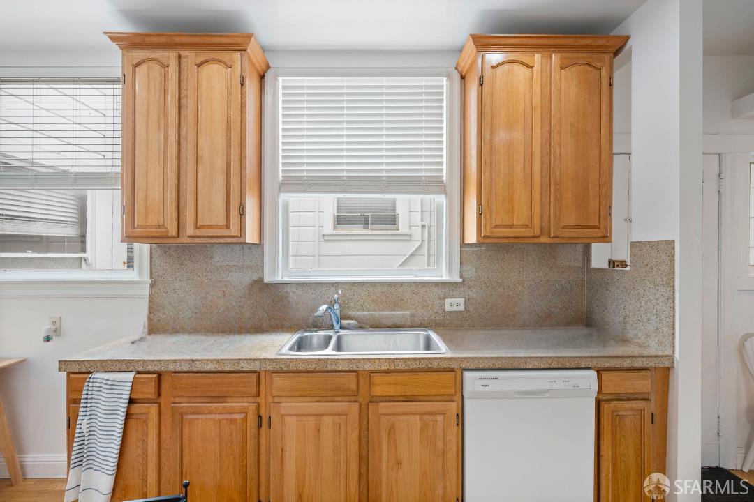 1523-1525 10th Avenue