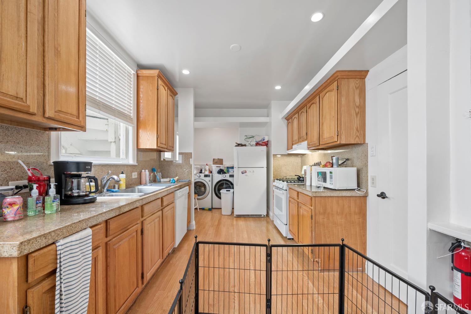 1523-1525 10th Avenue