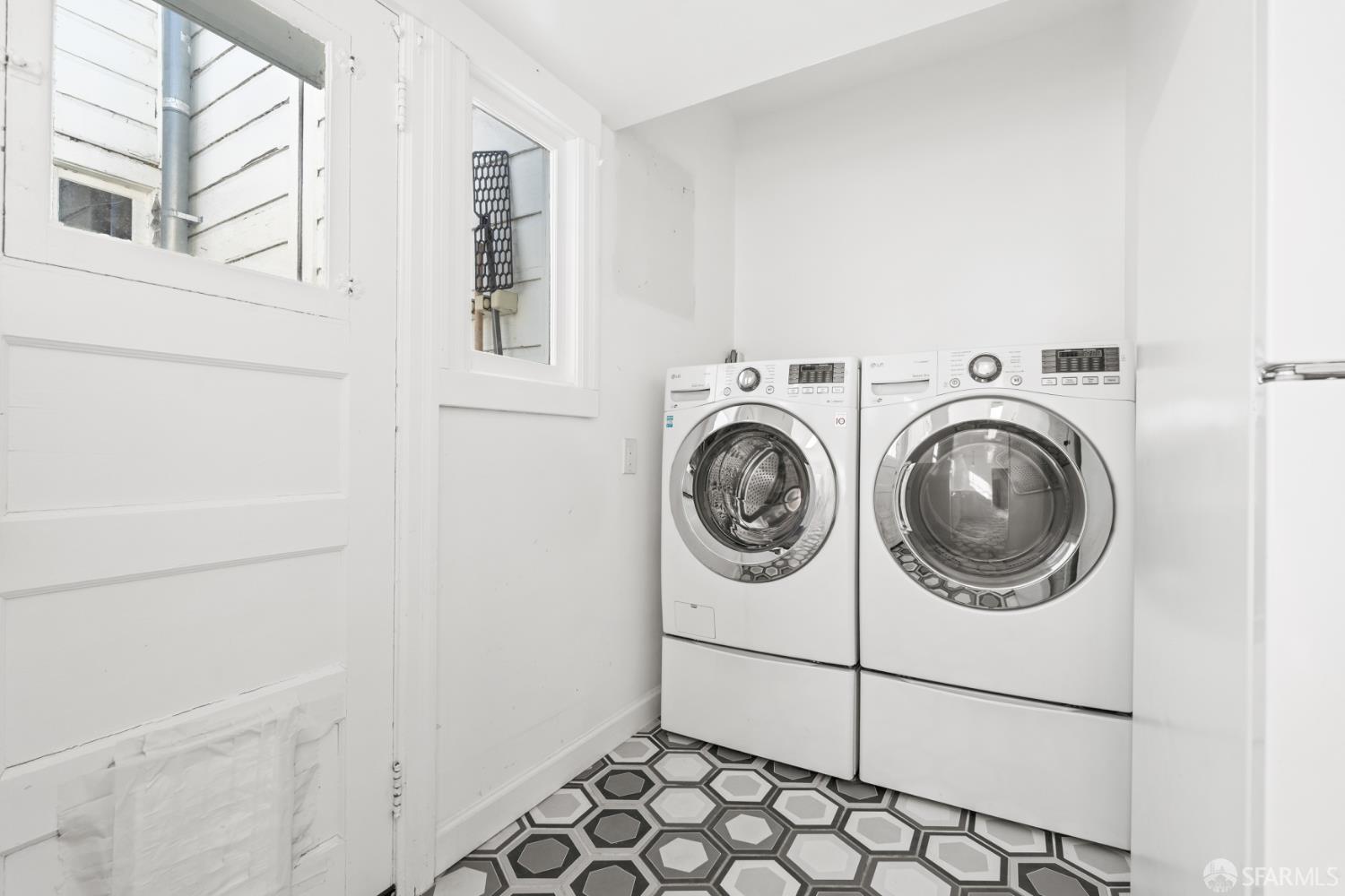 1523-1525 10th Avenue