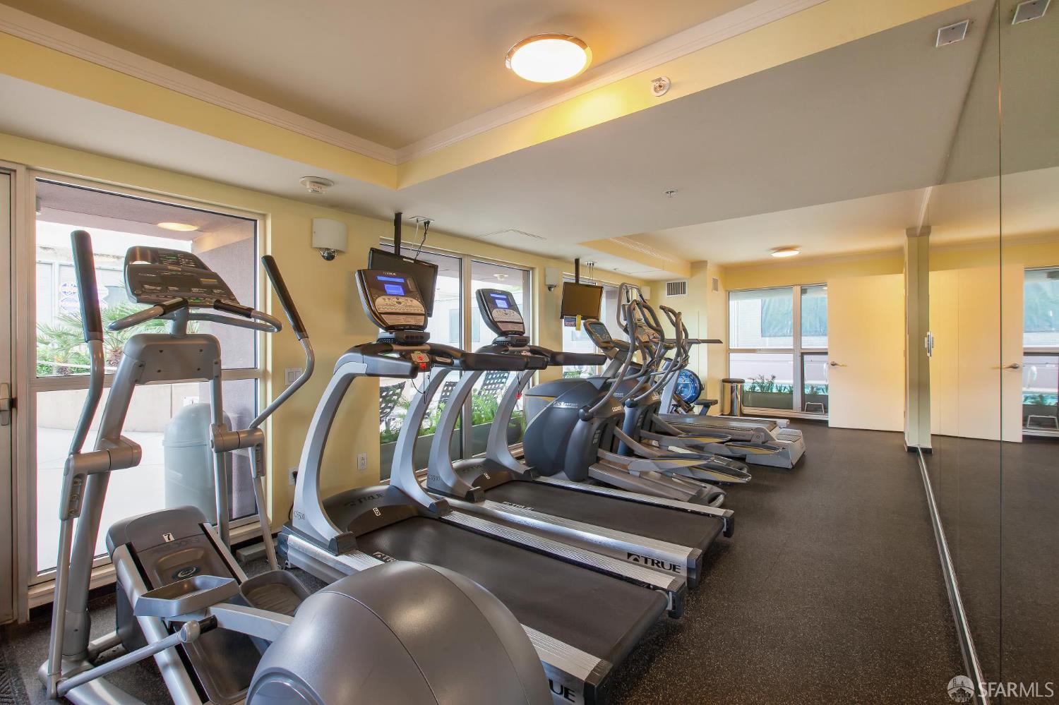 400 Beale Street # 907