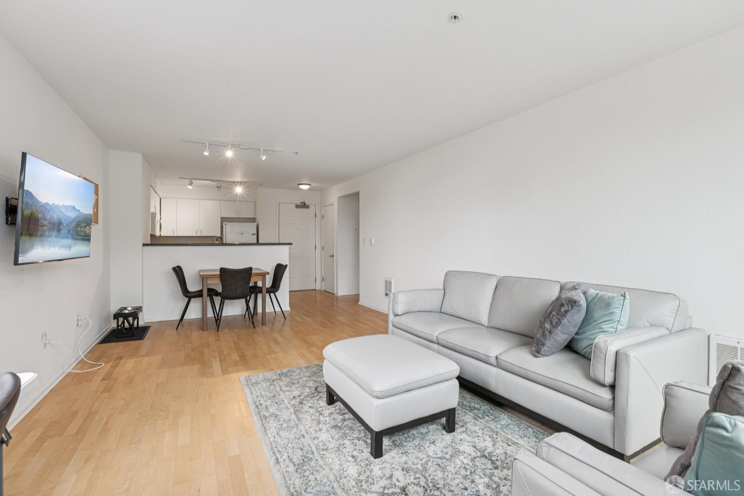 8300 Oceanview Terrace # 203