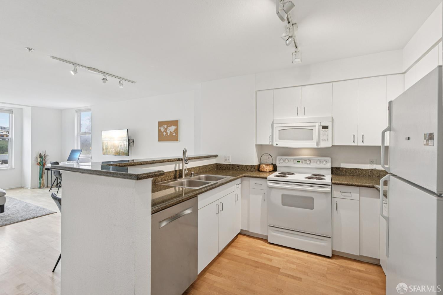 8300 Oceanview Terrace # 203