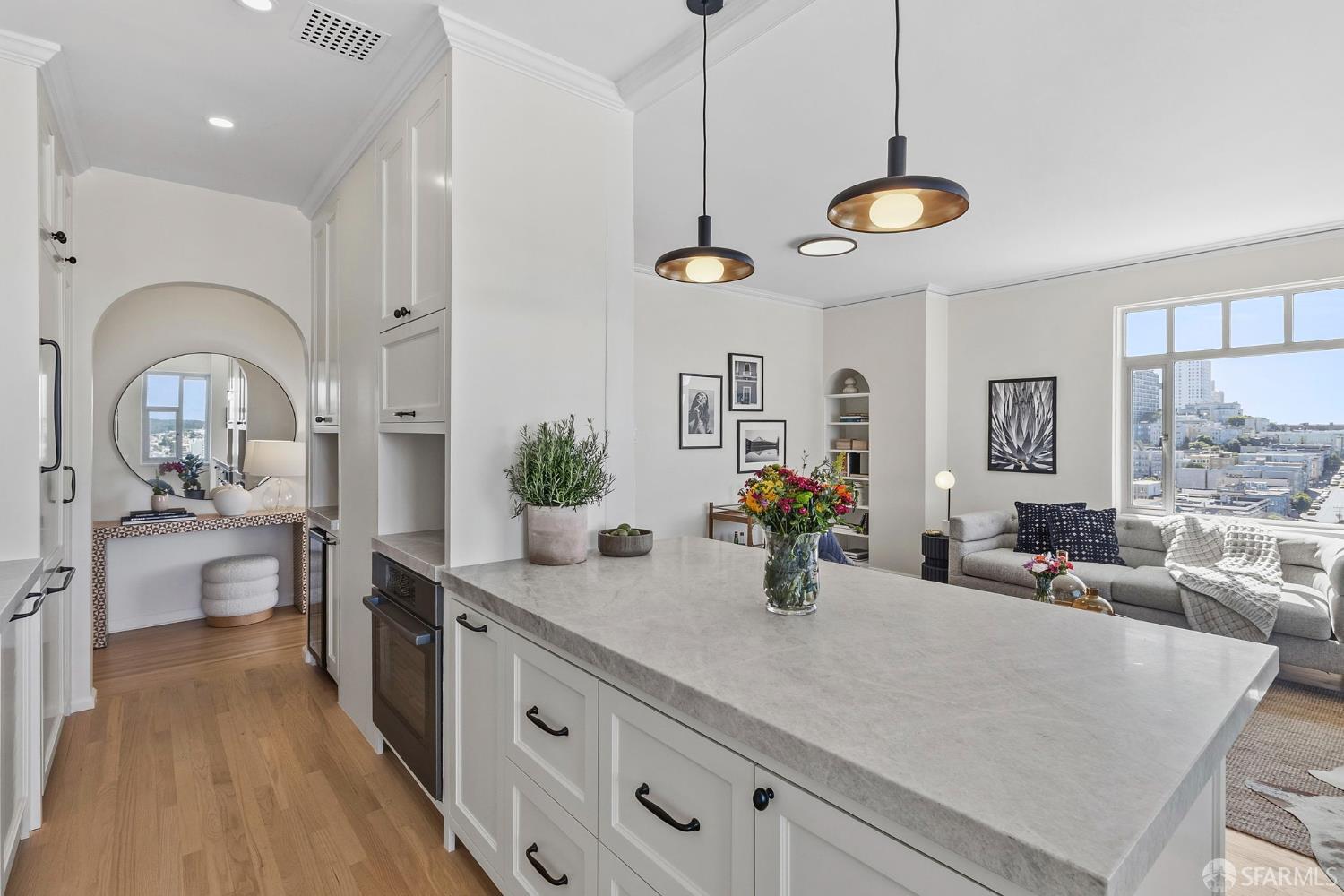 1101 Green Street # 601