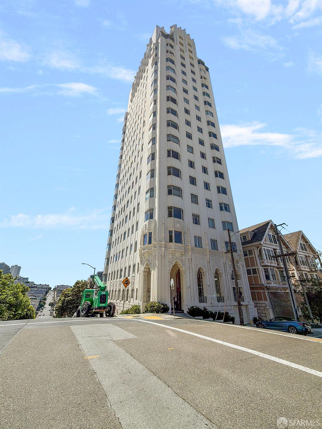 1101 Green Street # 601