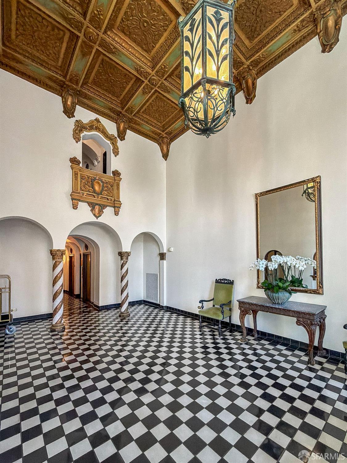 1101 Green Street # 601