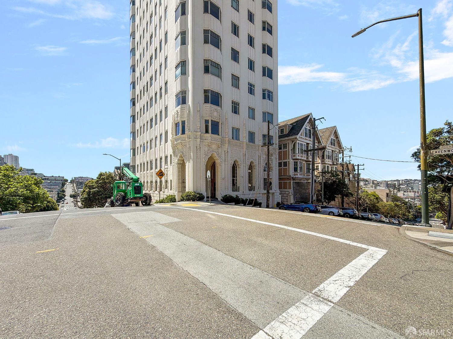 1101 Green Street # 601