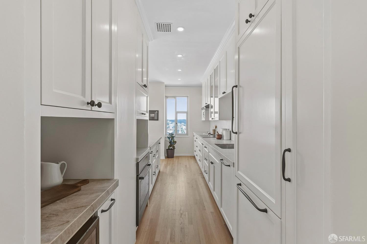 1101 Green Street # 601