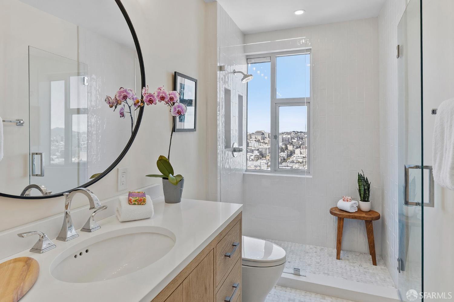 1101 Green Street # 601