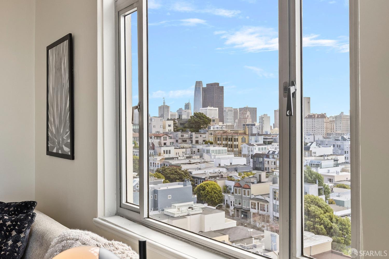 1101 Green Street # 601