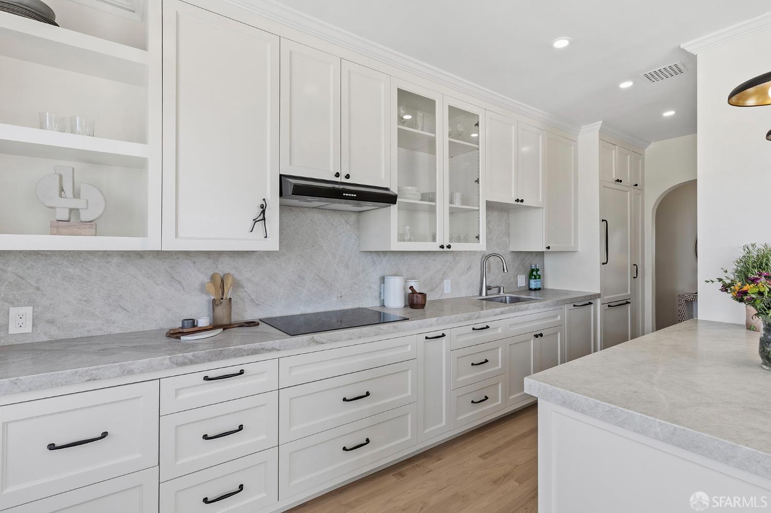 1101 Green Street # 601