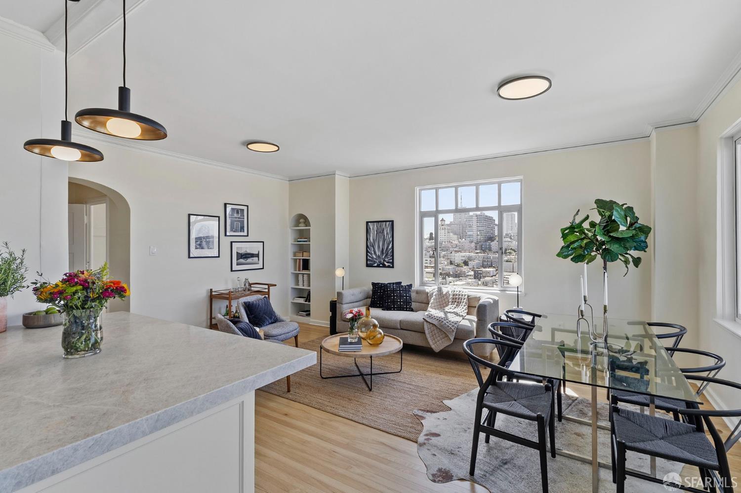 1101 Green Street # 601