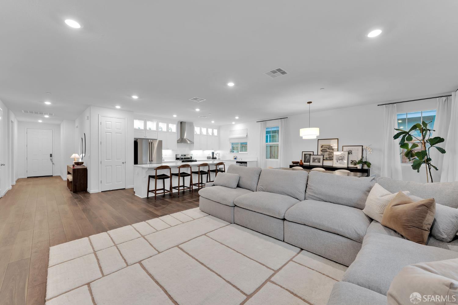 543 Pino Lane