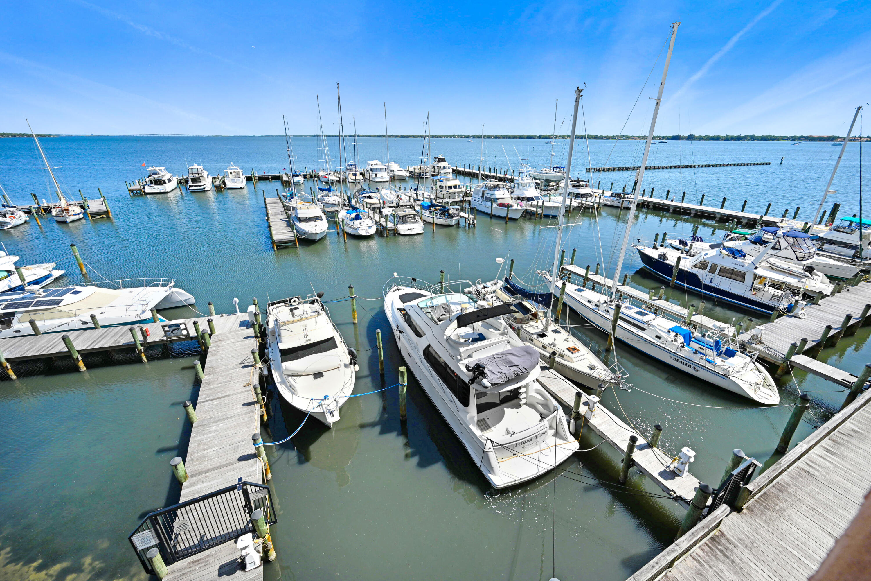 93 Delannoy Avenue, 404