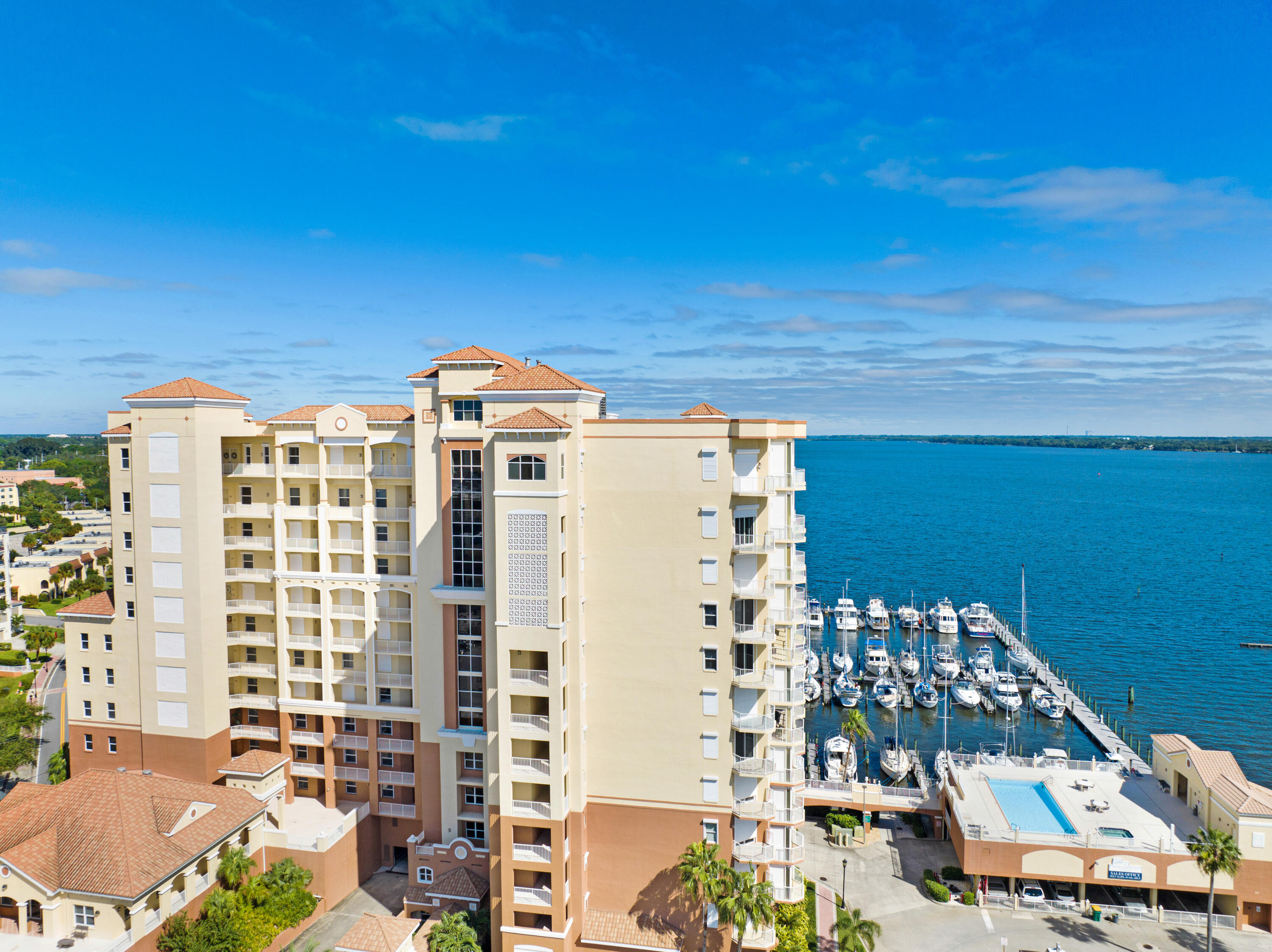 93 Delannoy Avenue, 404