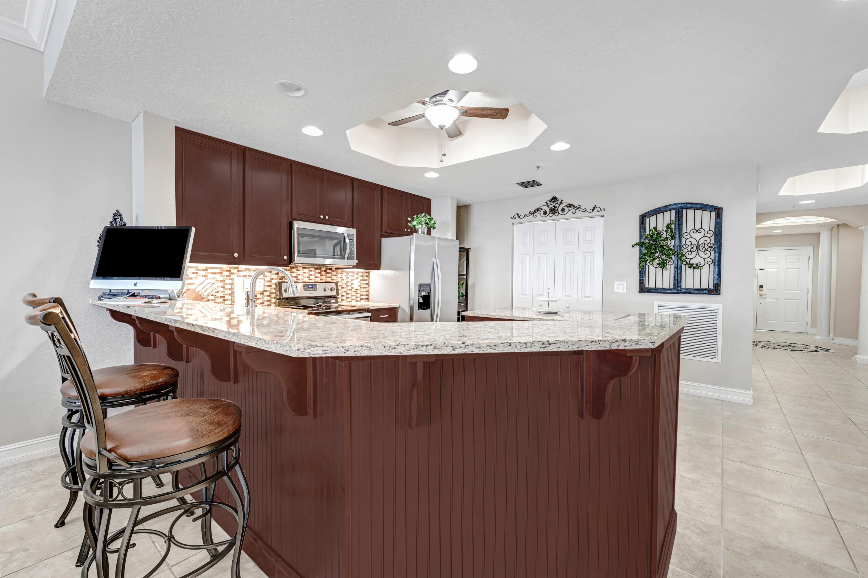 93 Delannoy Avenue, 404